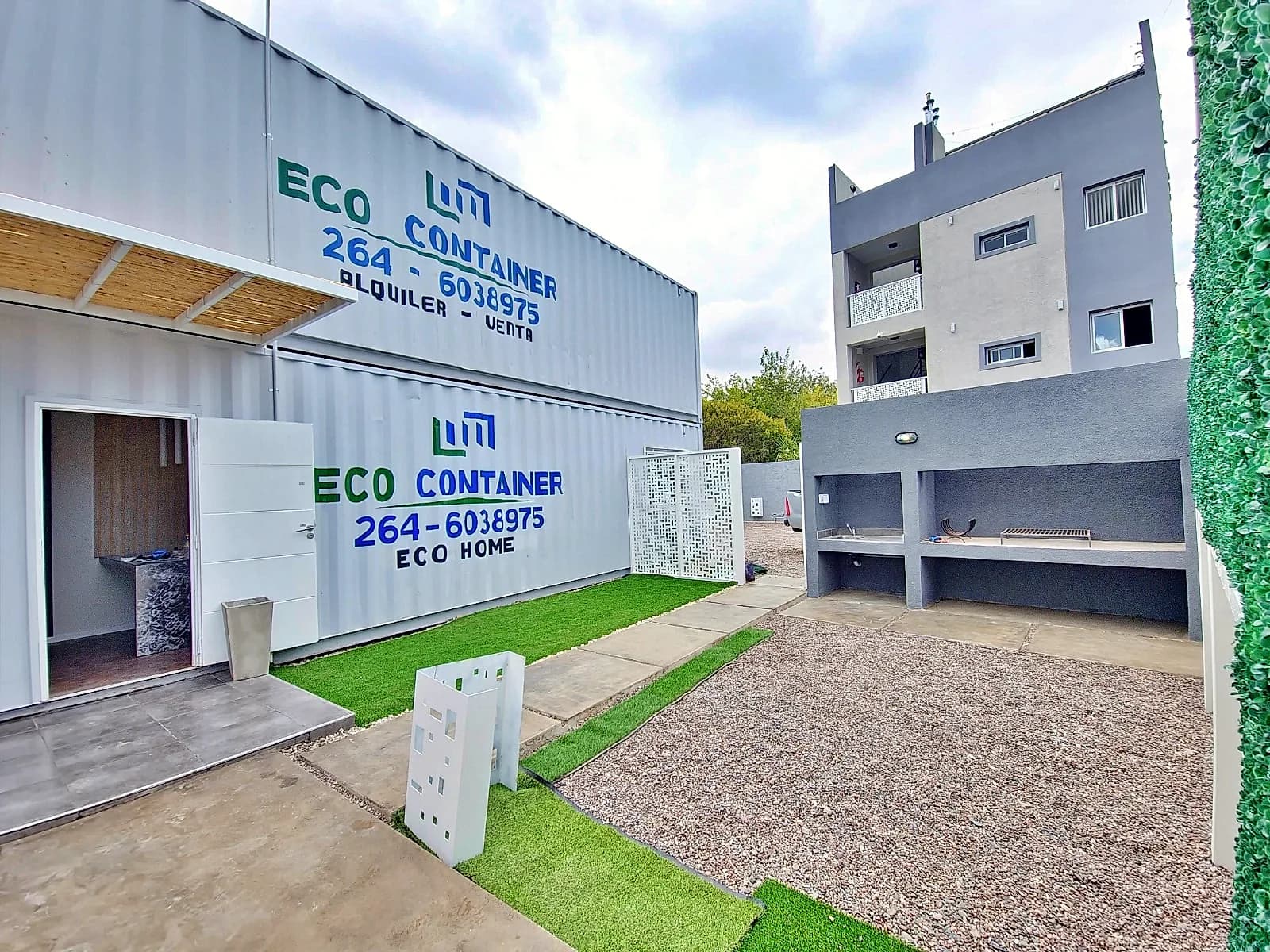 Eco Home de dos niveles terminado, con galería, jardín y parrillero